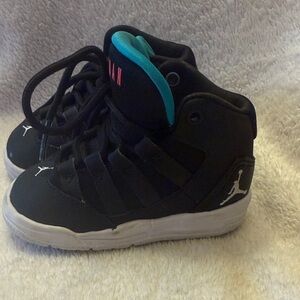 Toddler 4C  Nike Aura black/white Rush pink